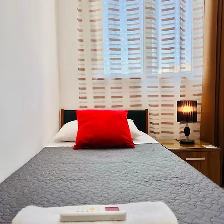 R3 Single With Shared Bathroom