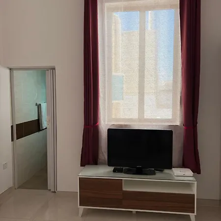 R3 Single With Shared Bathroom Sliema
