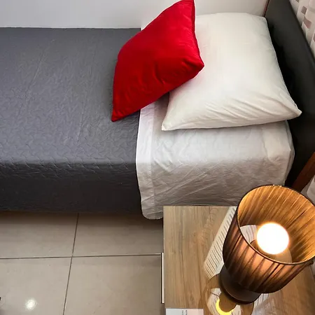 R3 Single With Shared Bathroom * Sliema