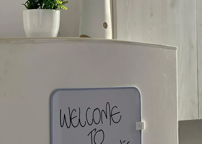 Gazde/Camere de închiriat R3 Single With Shared Bathroom