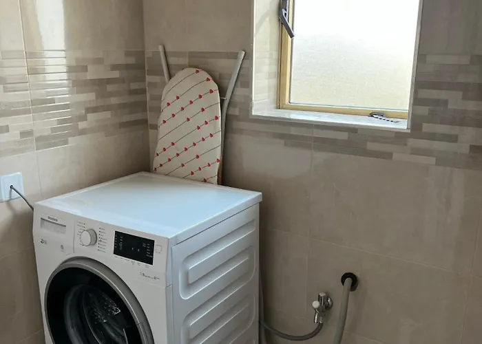 R3 Single With Shared Bathroom Gazde/Camere de închiriat Sliema