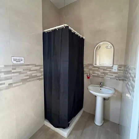 홈스테이 R3 Single With Shared Bathroom *