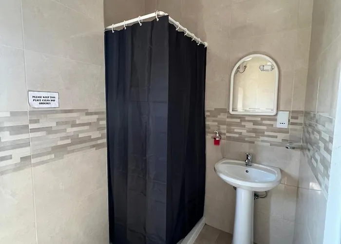 Ubytování v soukromí R3 Single With Shared Bathroom *