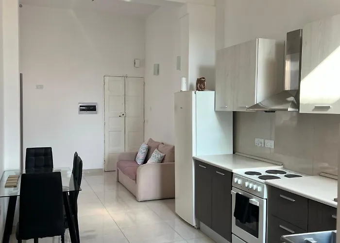 R3 Single With Shared Bathroom Δωμάτια σε οικογενειακή κατοικία *