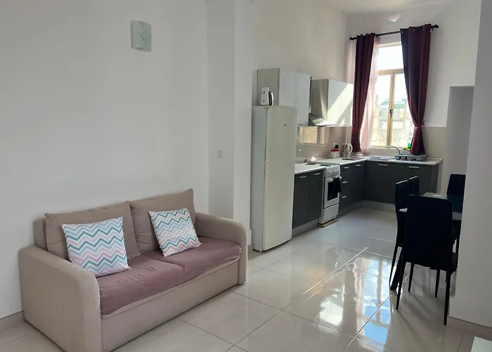 R3 Single With Shared Bathroom Sliema
