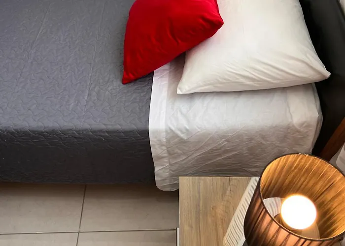 R3 Single With Shared Bathroom * Sliema