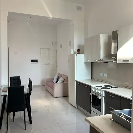 R3 Single With Shared Bathroom Проживание в семье *