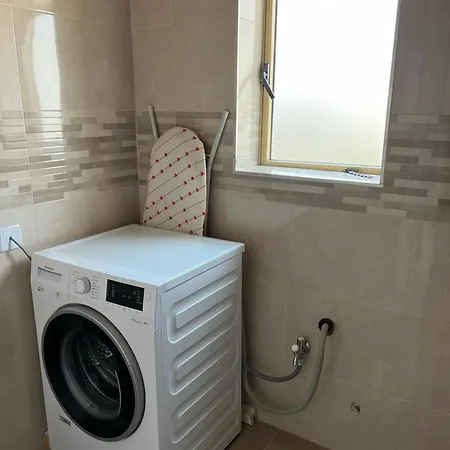 R3 Single With Shared Bathroom Δωμάτια σε οικογενειακή κατοικία Σλιέμα
